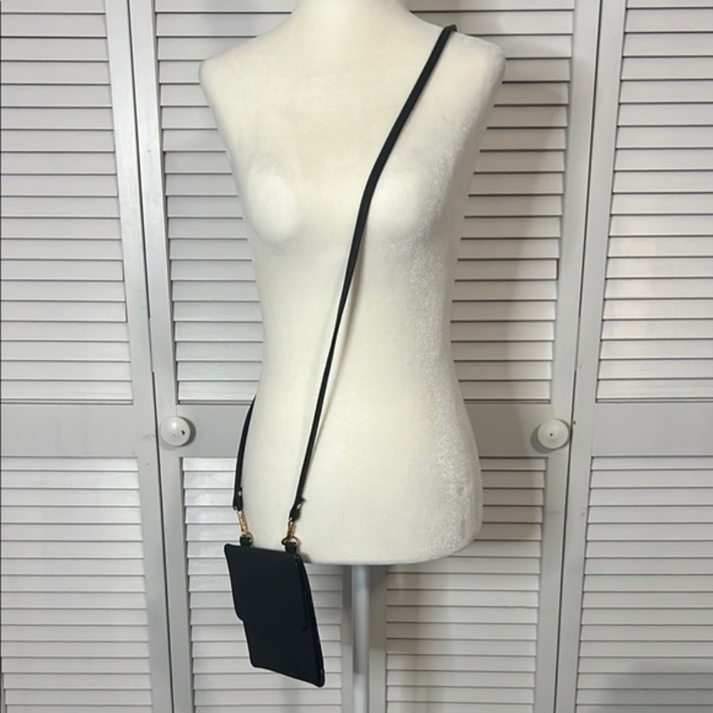 Liz Claiborne Black Crossbody Bag with Structured Design